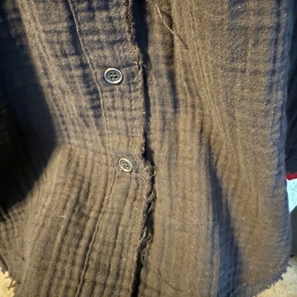 🖤 **Zenana Charcoal Gauze Button Down Top – Size S** 🖤 - Picture 3 of 7